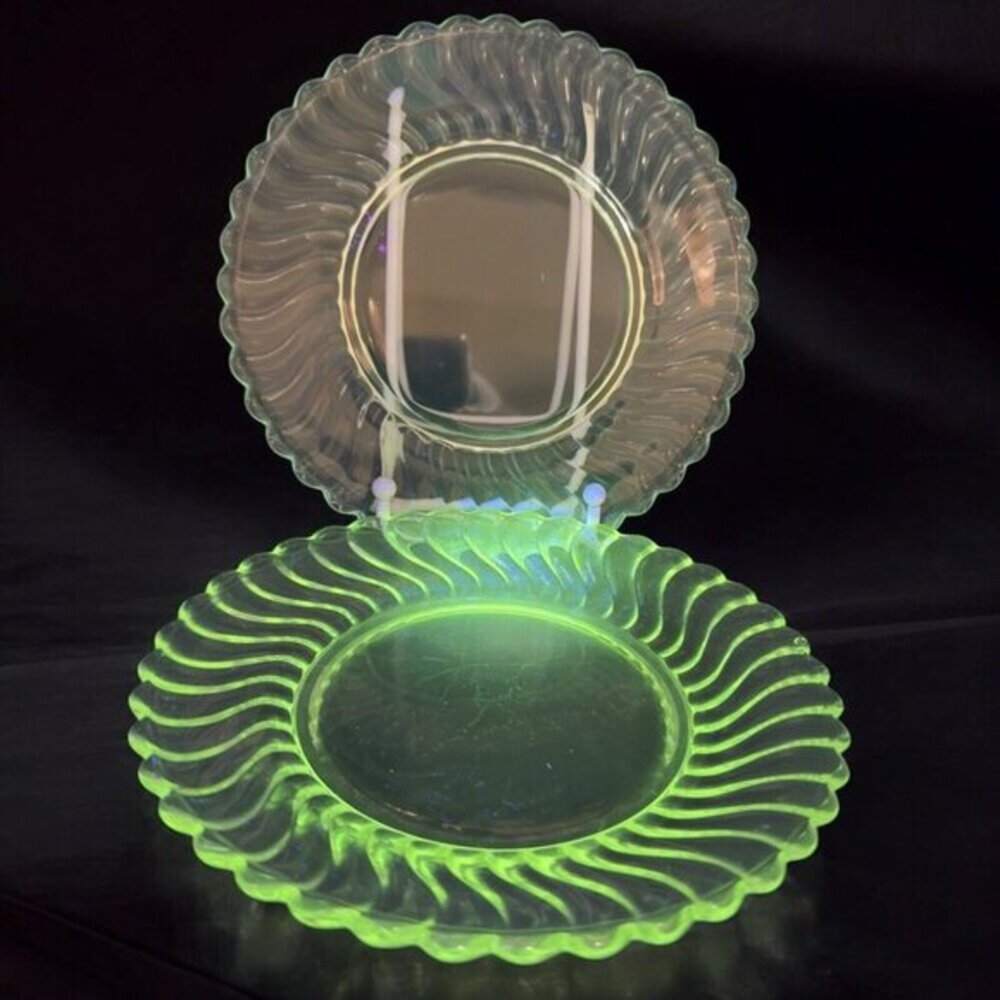 Fostoria Colony Swirl Dish Plate Set 2 Clear Glass Manganese 365nm Green UV Glow